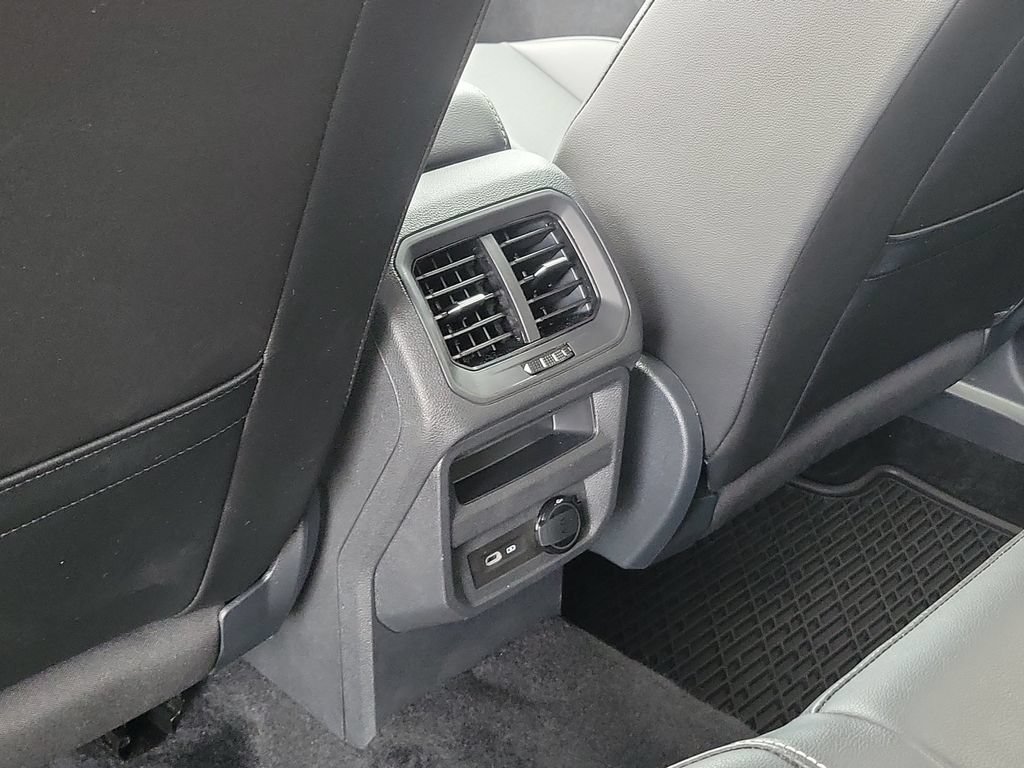 Certified 2023 Volkswagen Tiguan SE R-Line FWD image 17