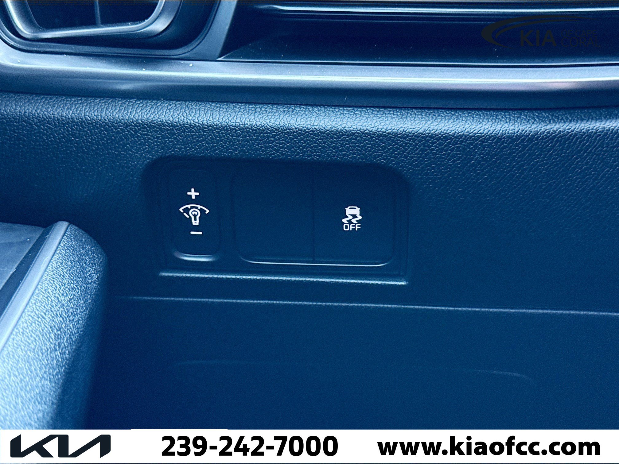 Certified 2025 Kia Sorento LX image 32