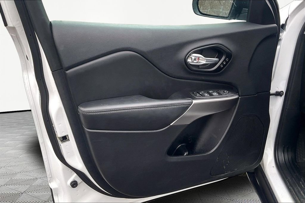 Used 2022 Jeep Cherokee Limited image 23