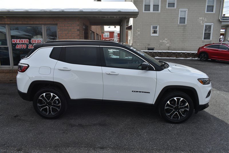 Used 2022 Jeep Compass Limited w/ Sun and Sound Group AWD/4WD image 2