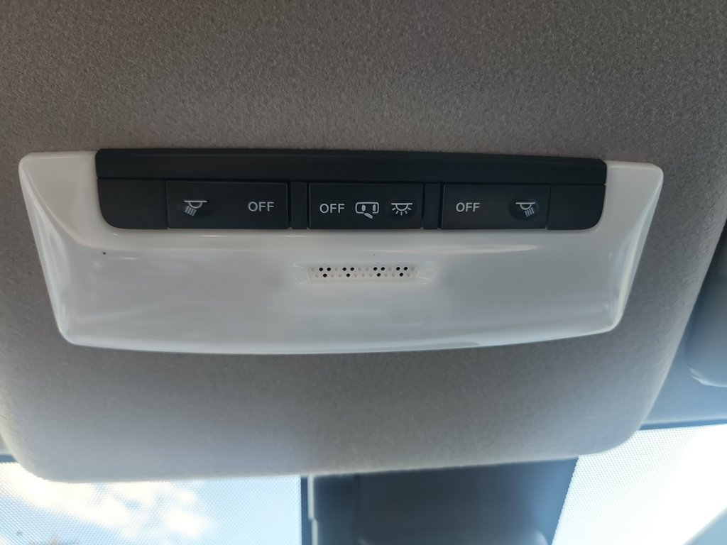 Used 2025 Nissan Versa SV w/ Trunk Package FWD image 23