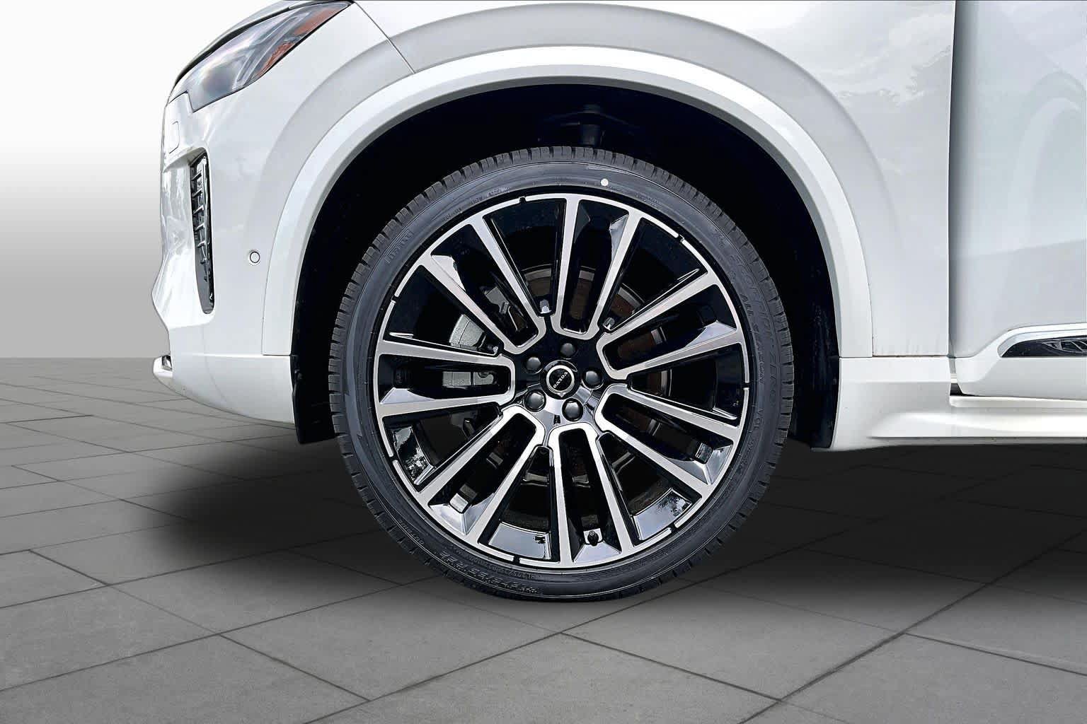 New 2026 Volvo XC90 B6 Plus w/ Protection Package Premier AWD/4WD image 16