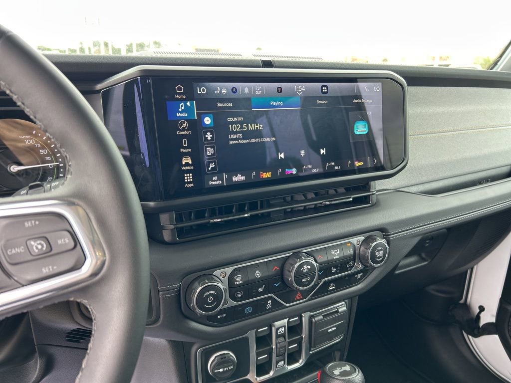 Used 2025 Jeep Wrangler Unlimited Sahara image 18