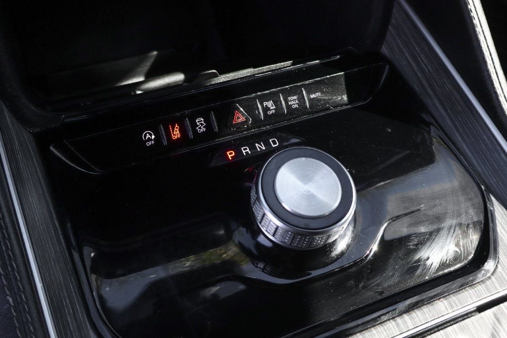 Used 2024 Jeep Wagoneer Series II RWD image 38