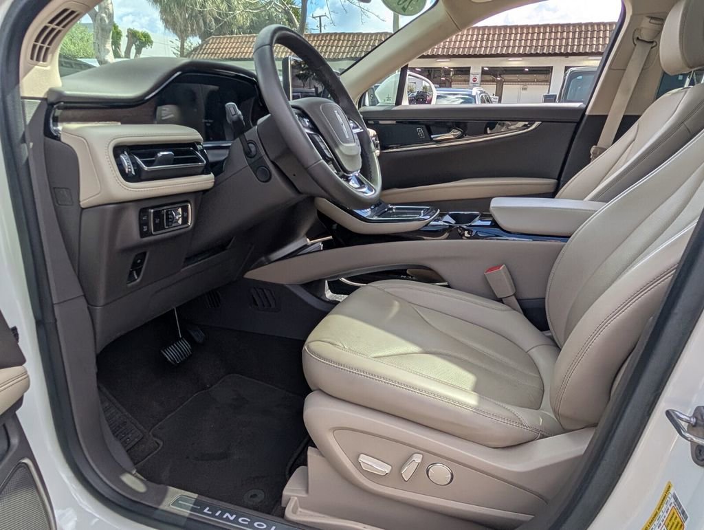 Used 2023 Lincoln Nautilus Reserve image 12