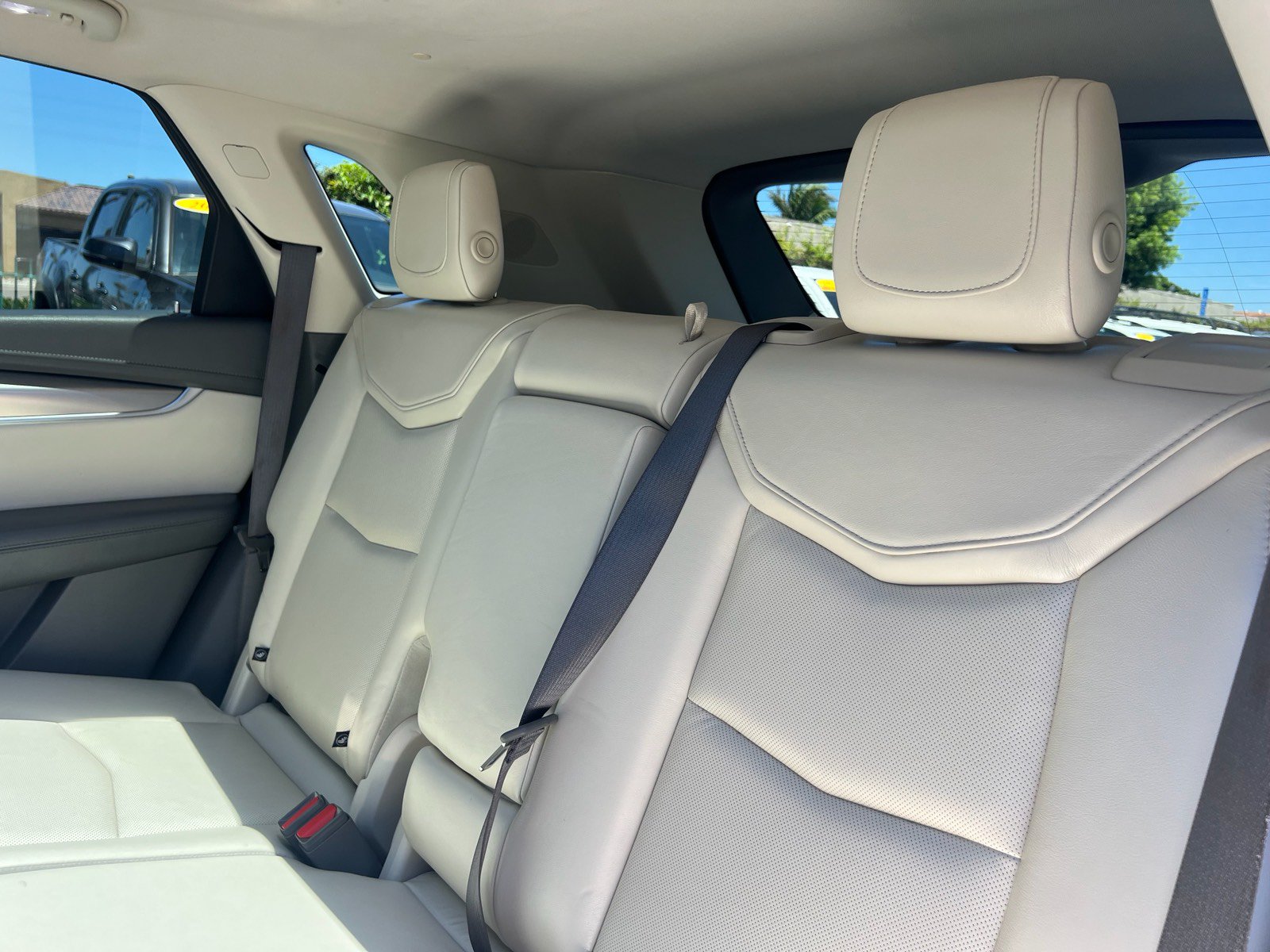 Used 2018 Cadillac XT5 Luxury w/ Driver Awareness Package AWD/4WD image 36