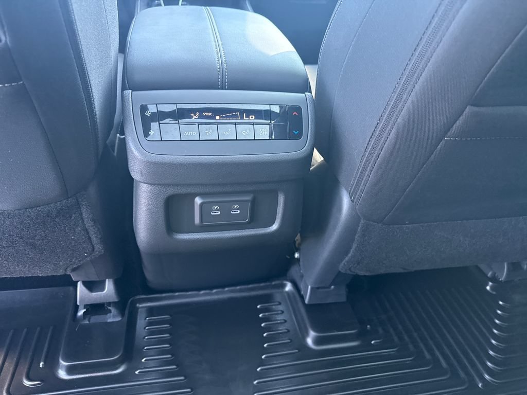 Used 2026 Nissan Pathfinder SV w/ SV Premium Package FWD image 30