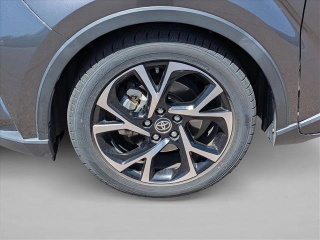 Used 2021 Toyota C-HR XLE FWD image 15