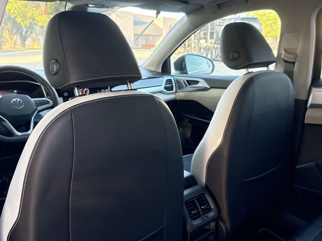 New 2026 Volkswagen Taos SE FWD image 23