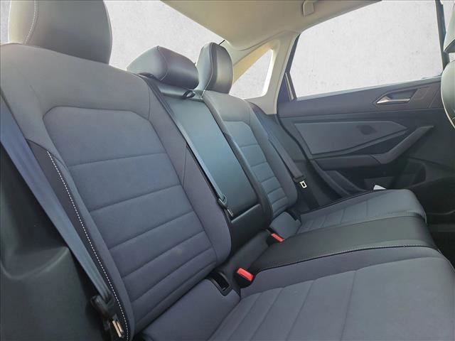 Used 2025 Volkswagen Jetta SE image 14