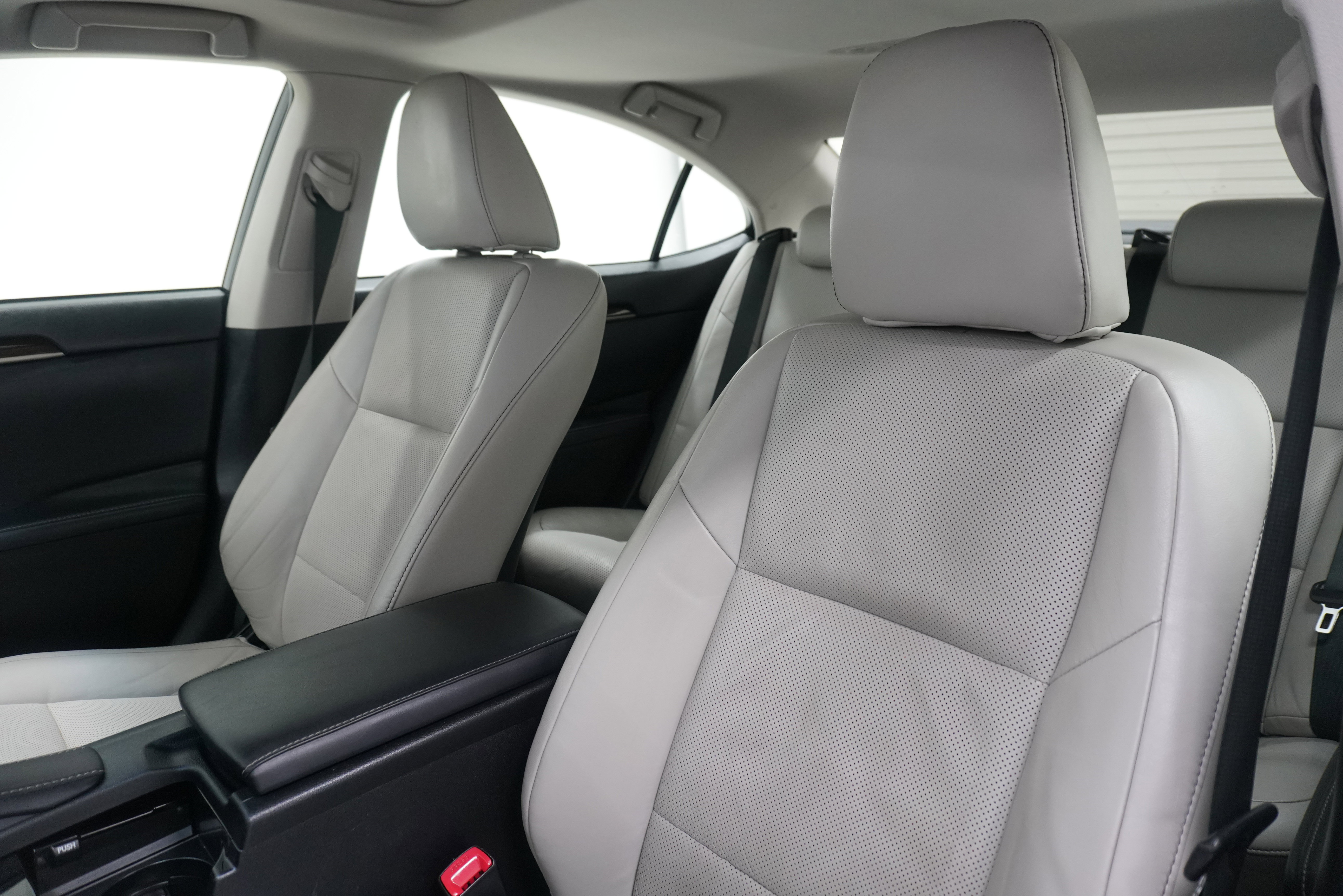 Used 2013 Lexus ES 350 w/ Luxury Pkg FWD image 11