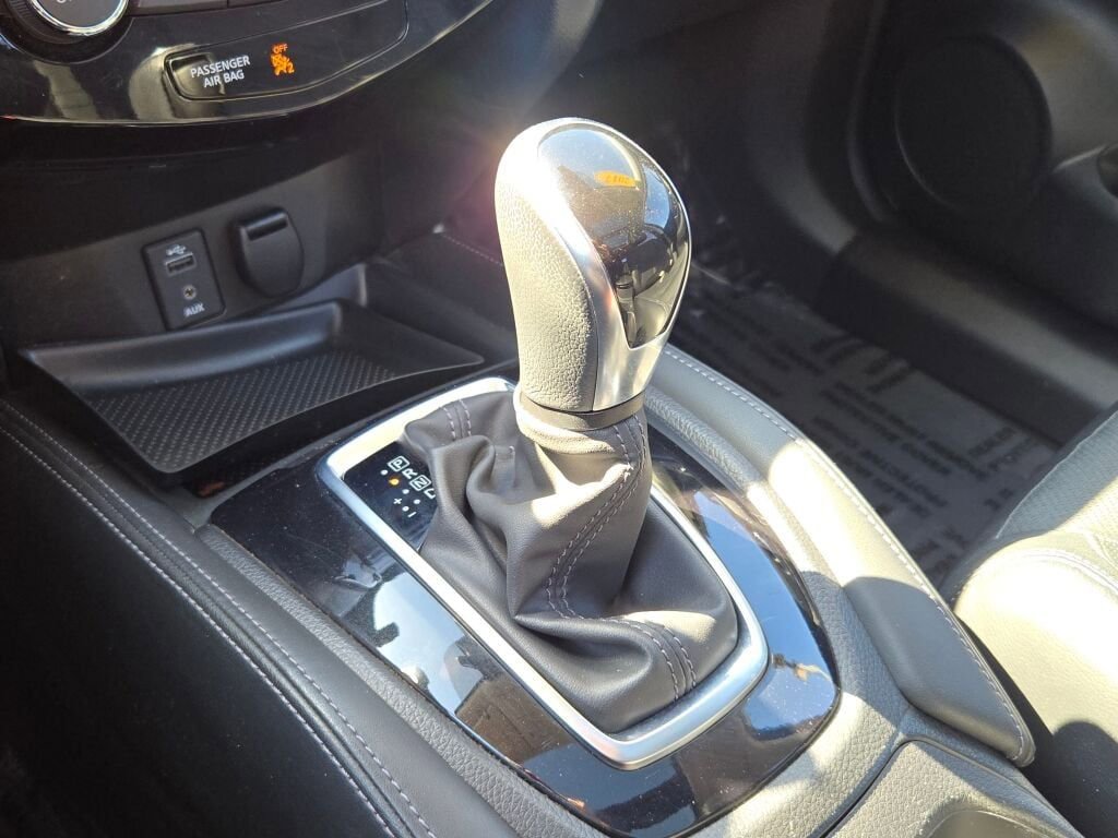 Used 2017 Nissan Rogue SL w/ SL Premium Package image 28