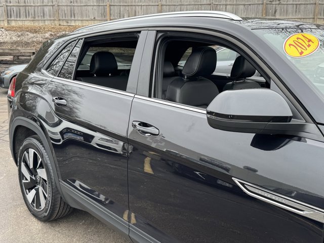 Used 2024 Volkswagen Atlas Cross Sport SE w/ Panoramic Sunroof Package image 5