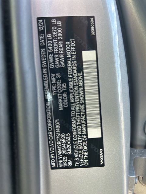 Certified 2025 Volvo XC60 B5 Plus image 28