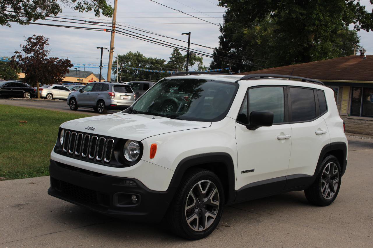Used 2016 Jeep Renegade Latitude w/ Cold Weather Group FWD image 5