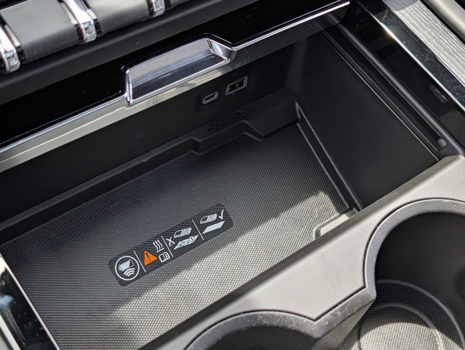 New 2026 GMC Yukon AT4 Ultimate w/ LPO, Floor Liner Package AWD/4WD image 21