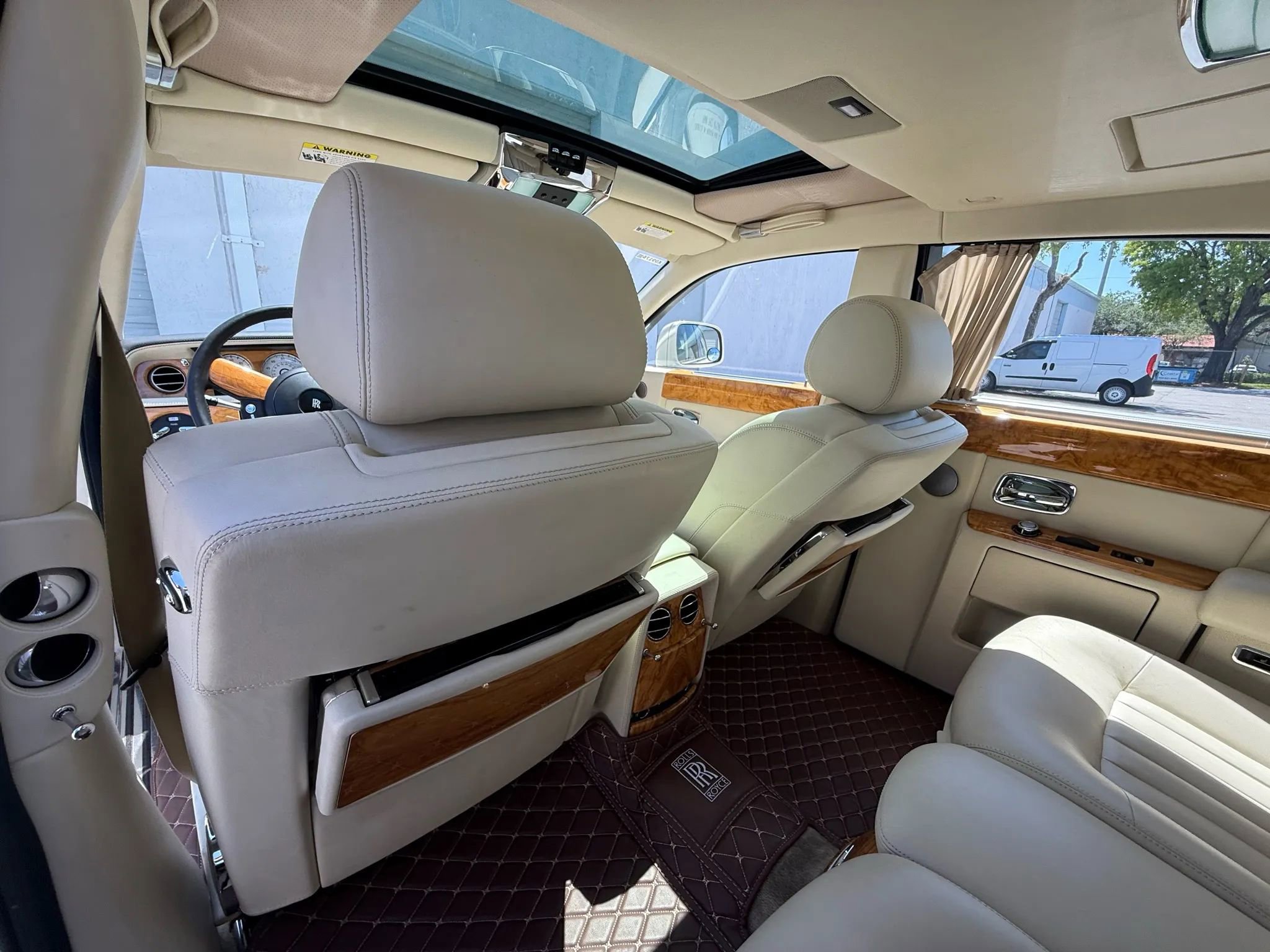 Used 2011 Rolls-Royce Phantom Sedan image 39