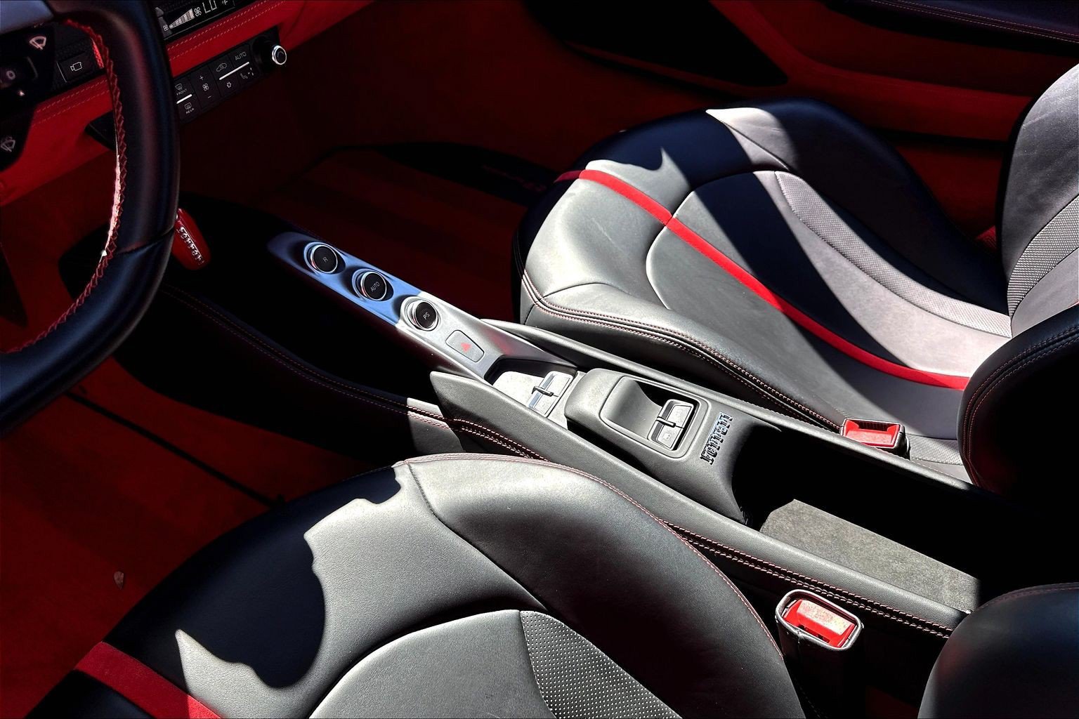 Used 2023 Ferrari F8 Spider RWD image 16