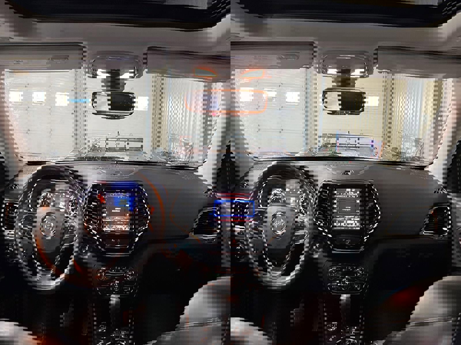 Used 2019 Jeep Cherokee Limited image 24