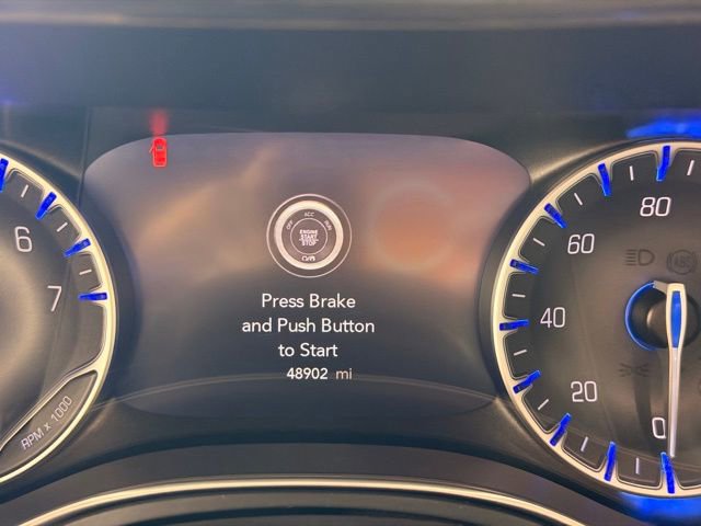 Used 2025 Chrysler Pacifica Limited image 21