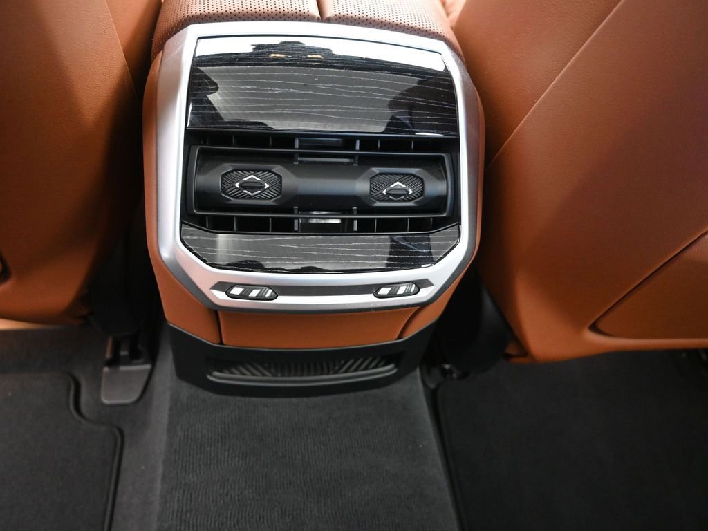 Certified 2025 BMW 740i image 18