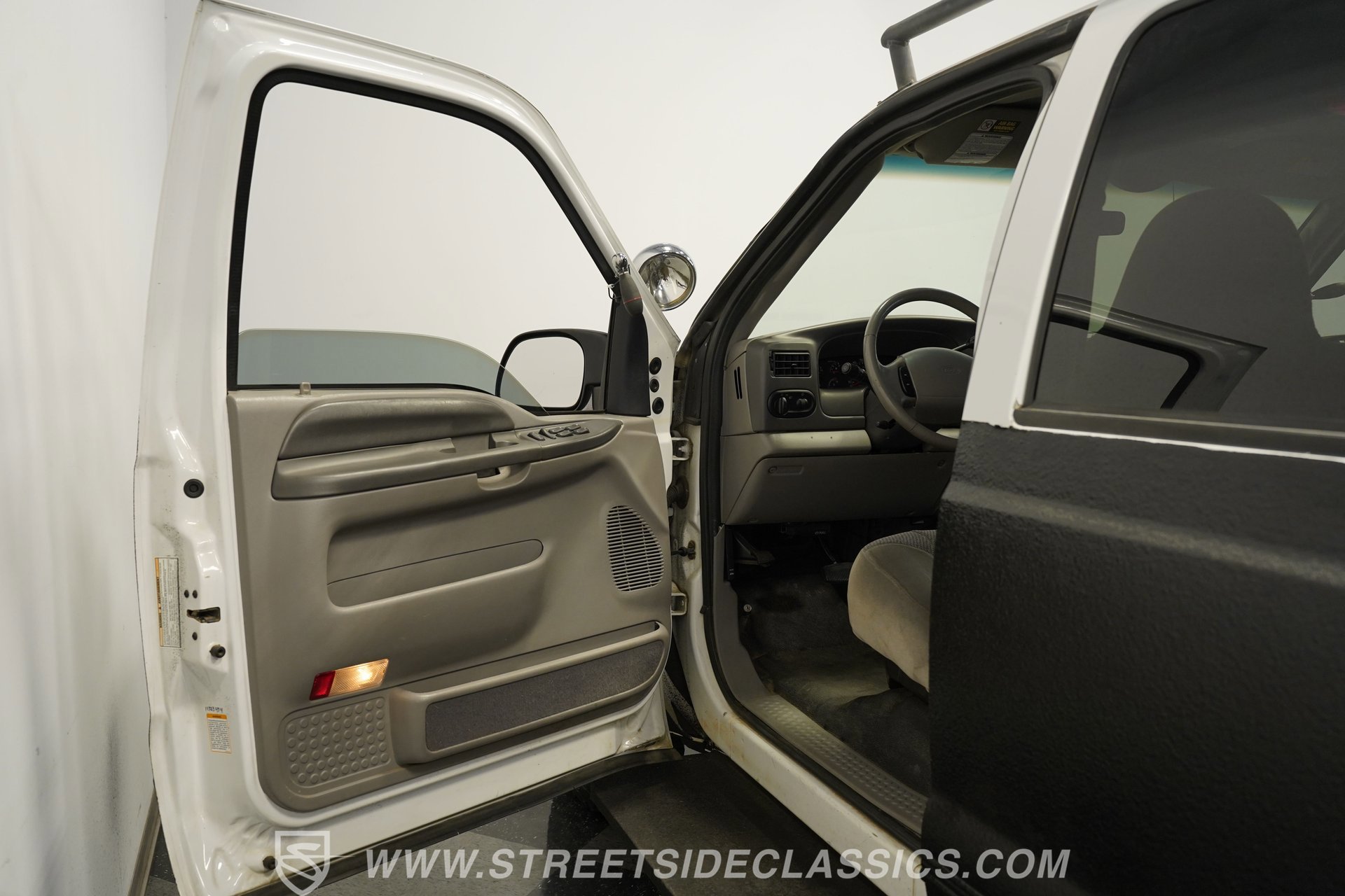 Used 2000 Ford Excursion XLT image 39