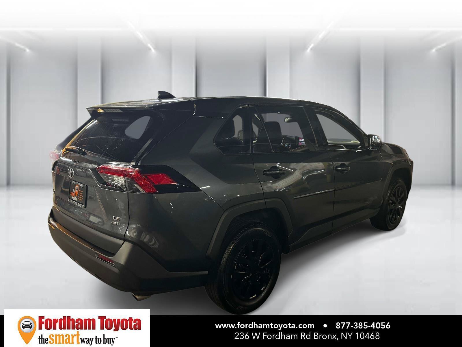 Used 2022 Toyota RAV4 LE AWD/4WD image 7