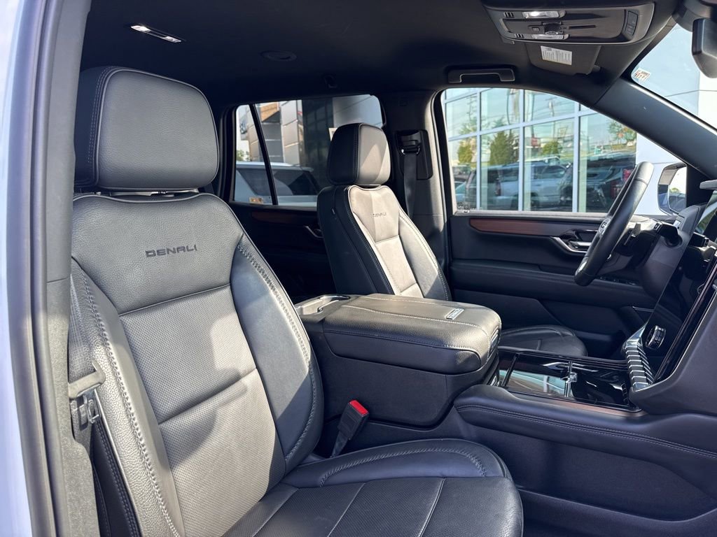 Used 2025 GMC Yukon Denali RWD image 18