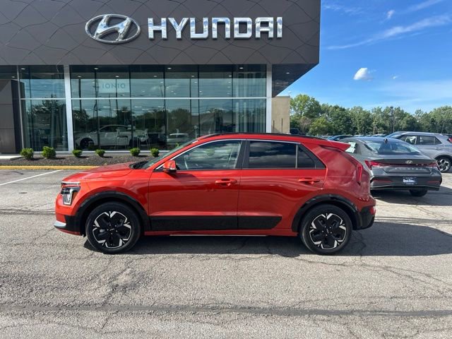Used 2023 Kia Niro Wind w/ Wind Preserve Package FWD image 2