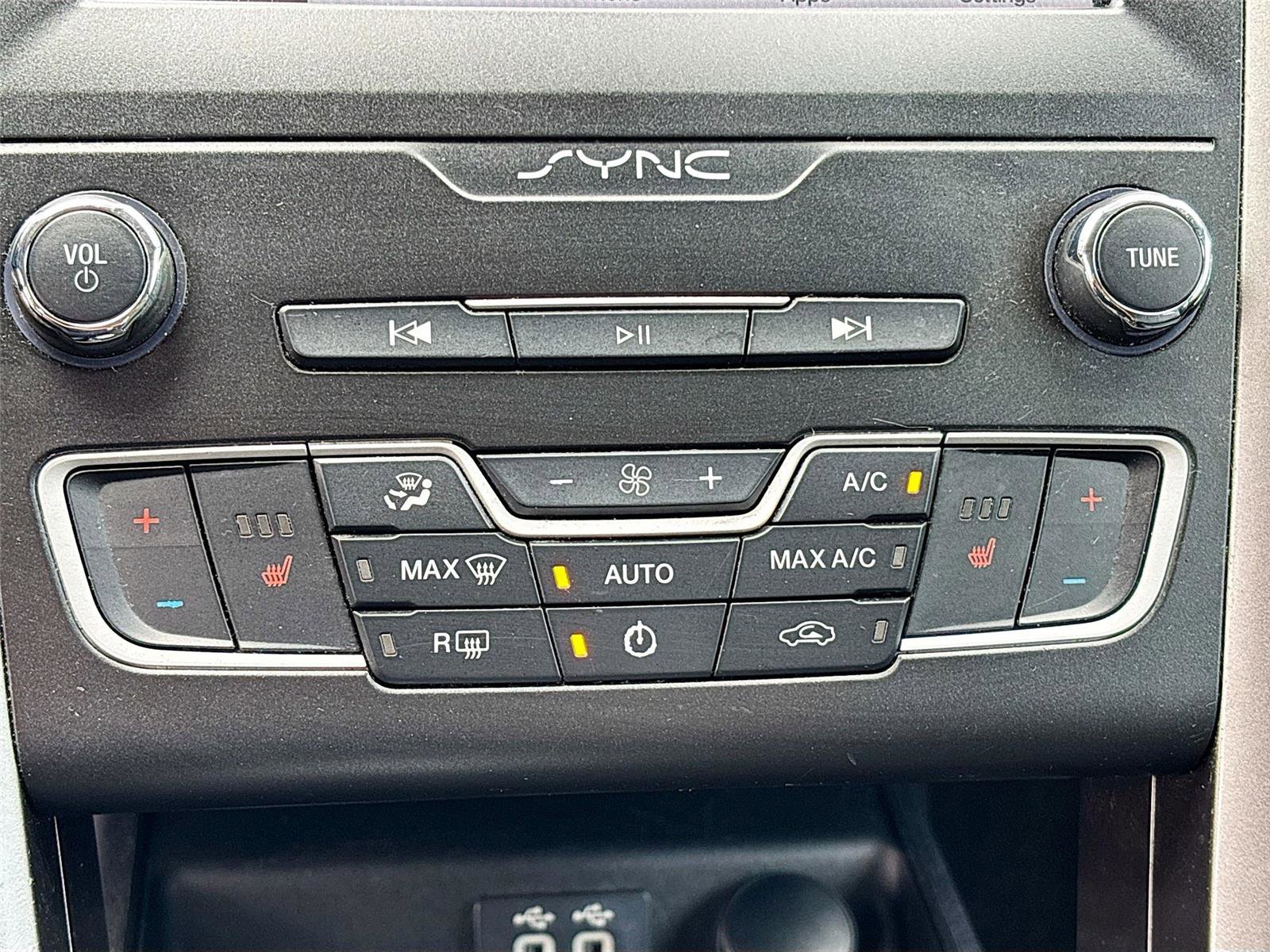 Used 2019 Ford Fusion SEL FWD image 15
