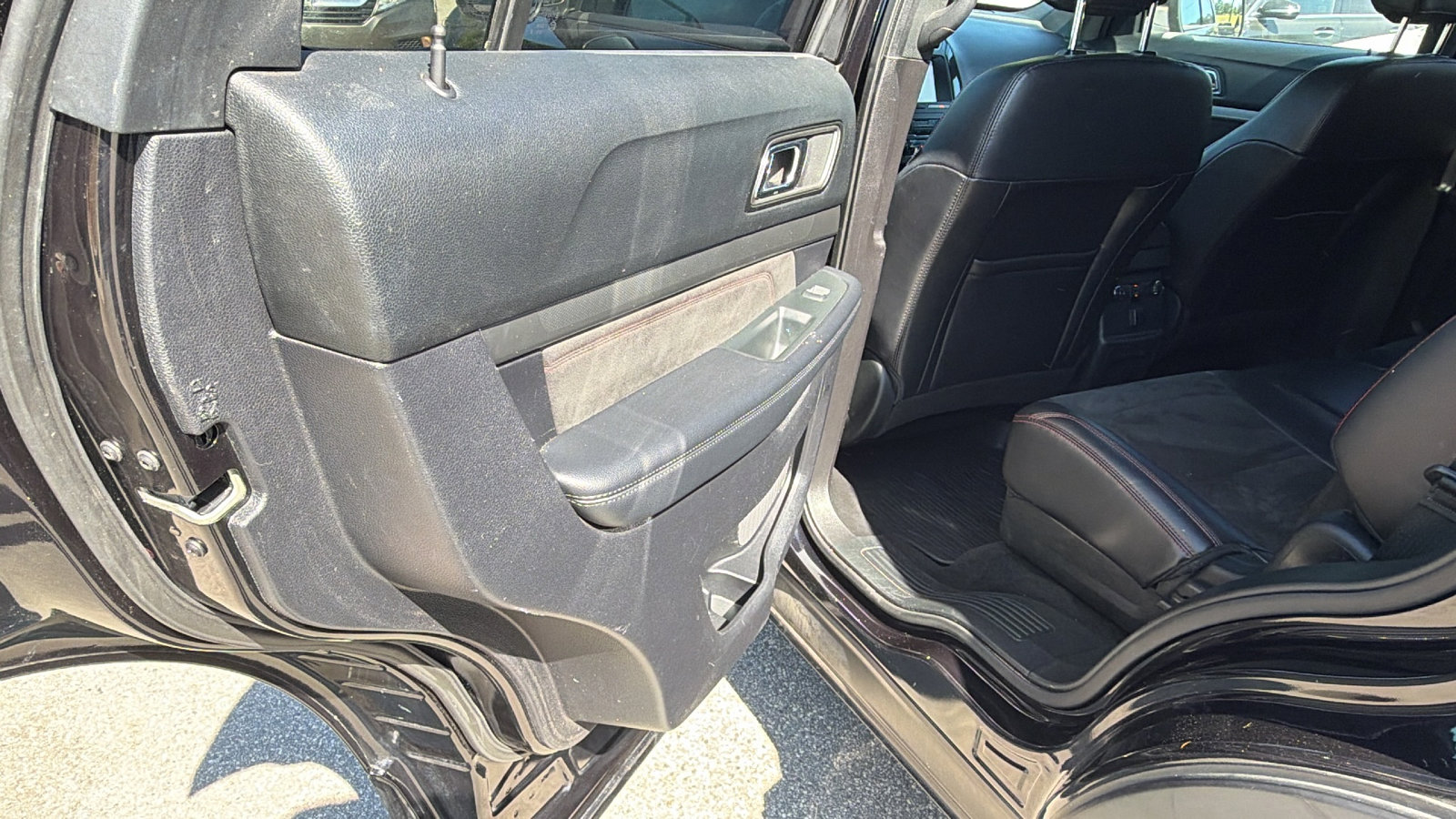 Used 2019 Ford Explorer XLT w/ Equipment Group 202A image 22