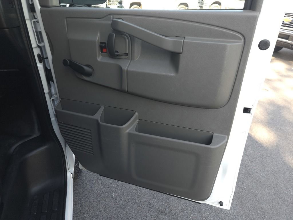 Used 2019 Chevrolet Express 3500 RWD image 17