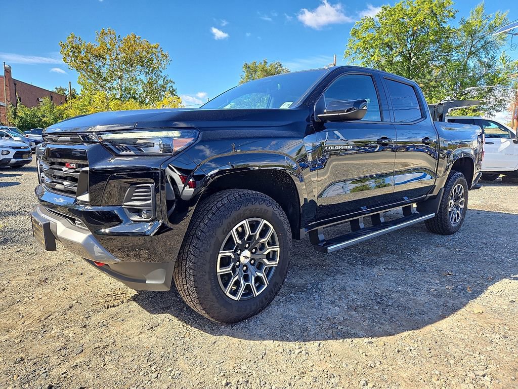 Used 2024 Chevrolet Colorado Z71 w/ Z71 Convenience Package 2 image 4