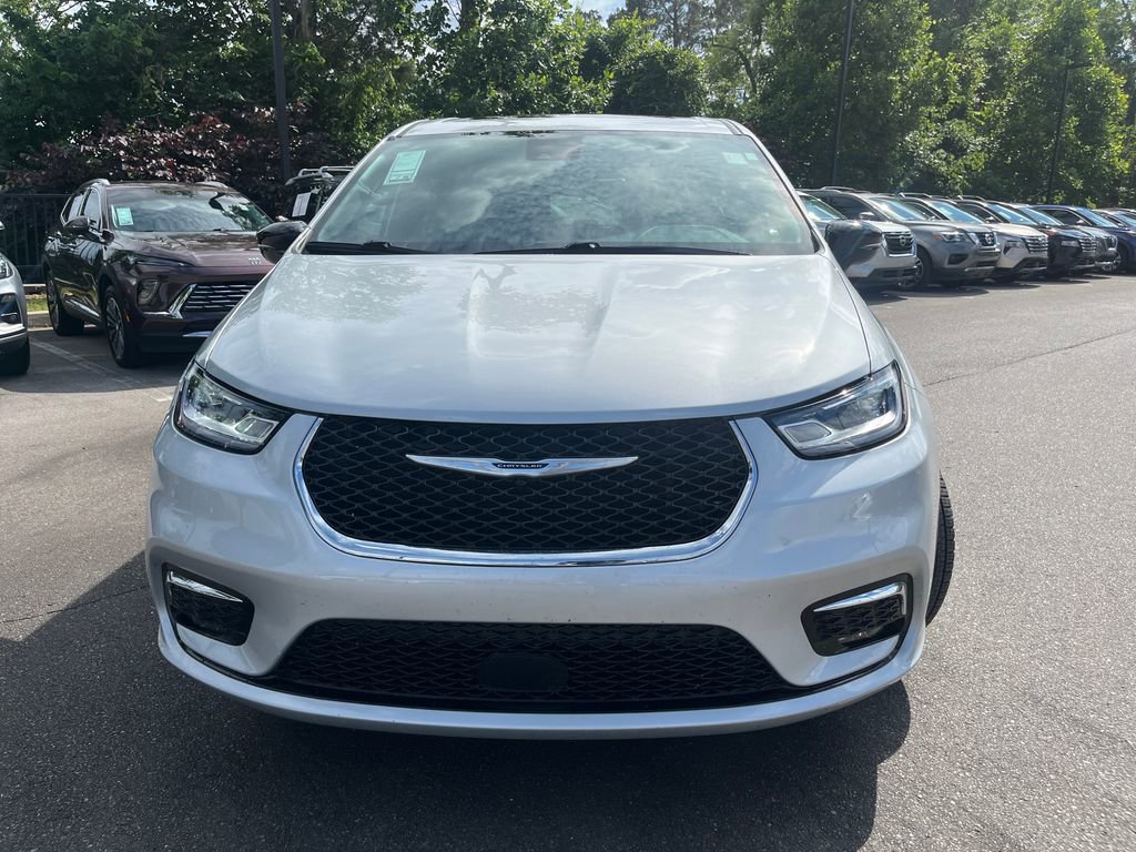 Used 2026 Chrysler Pacifica Limited FWD image 35