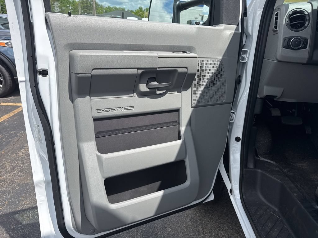New 2027 Ford E-350 and Econoline 350 Super Duty w/ Power Equipment Group RWD image 12