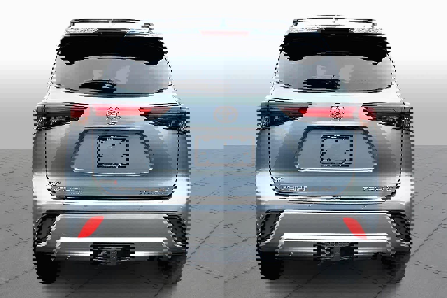 Used 2024 Toyota Highlander Platinum image 5