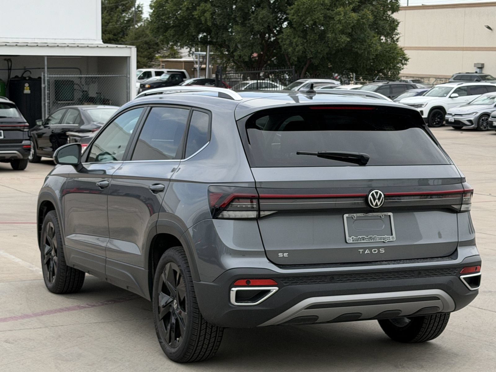 New 2026 Volkswagen Taos SE FWD image 6