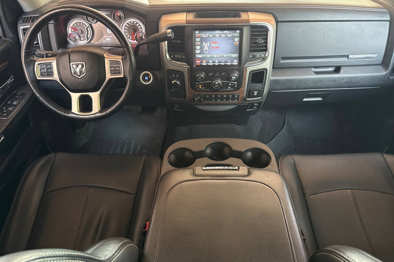 Used 2018 RAM 3500 Laramie w/ Convenience Group AWD/4WD image 17