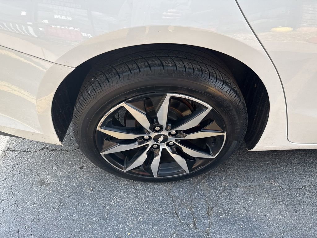 Used 2017 Chevrolet Malibu LT image 12