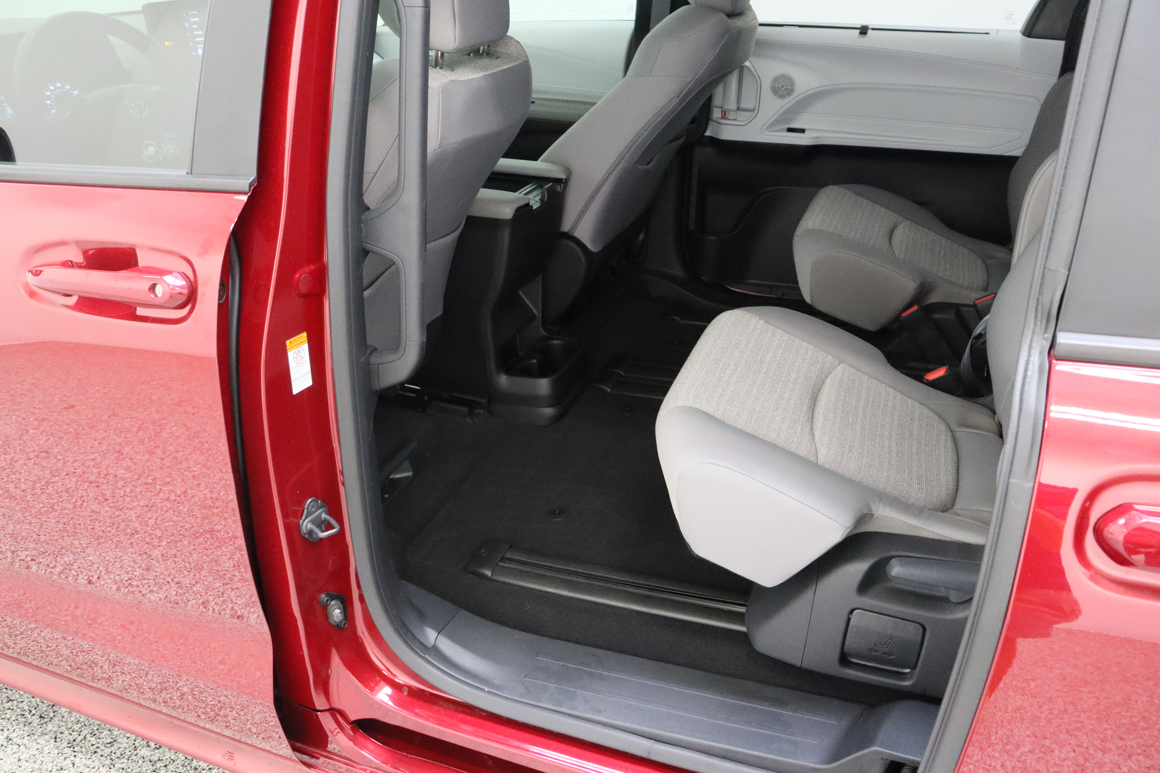 Used 2025 Toyota Sienna LE image 26