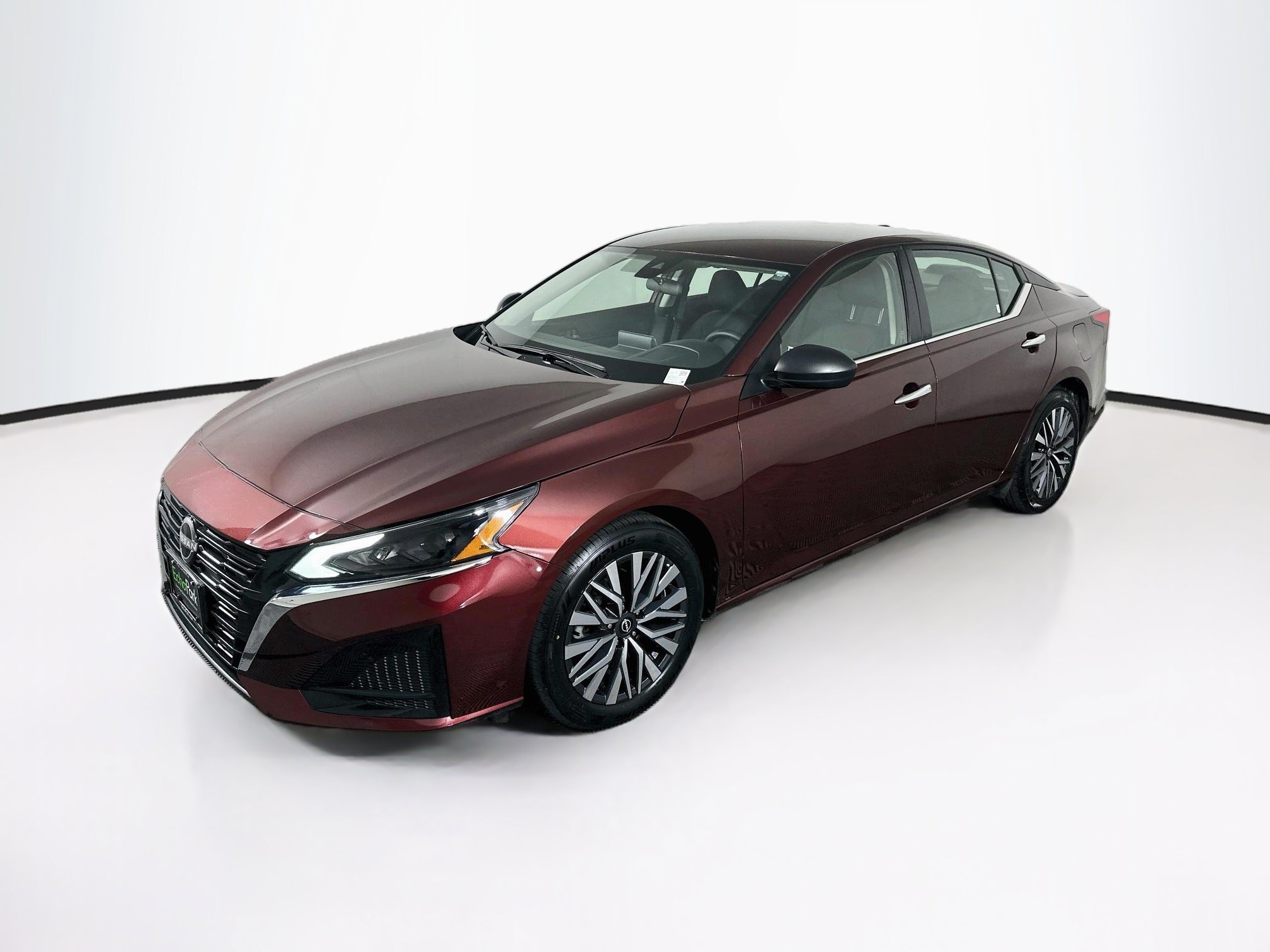 Used 2025 Nissan Altima 2.5 SV FWD image 3