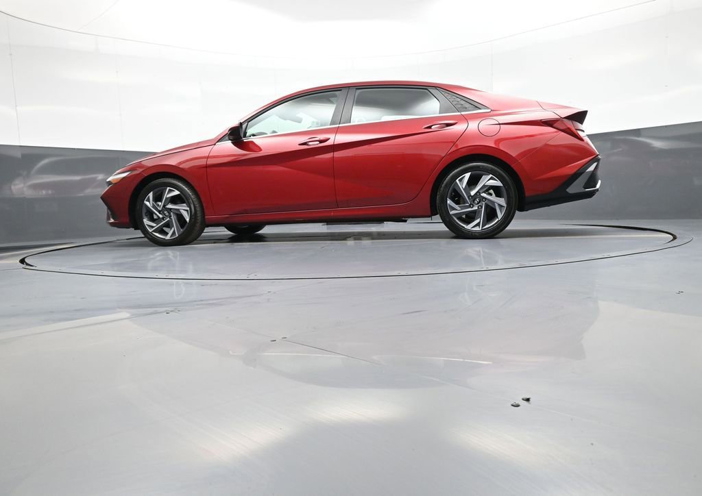 Certified 2025 Hyundai Elantra SEL image 48