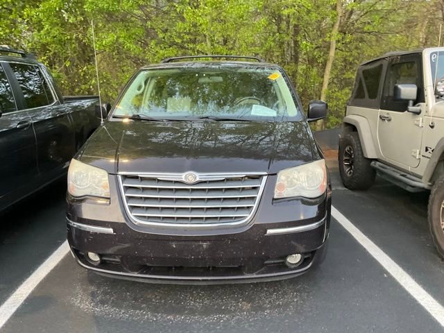 Used 2010 Chrysler Town & Country Touring image 12