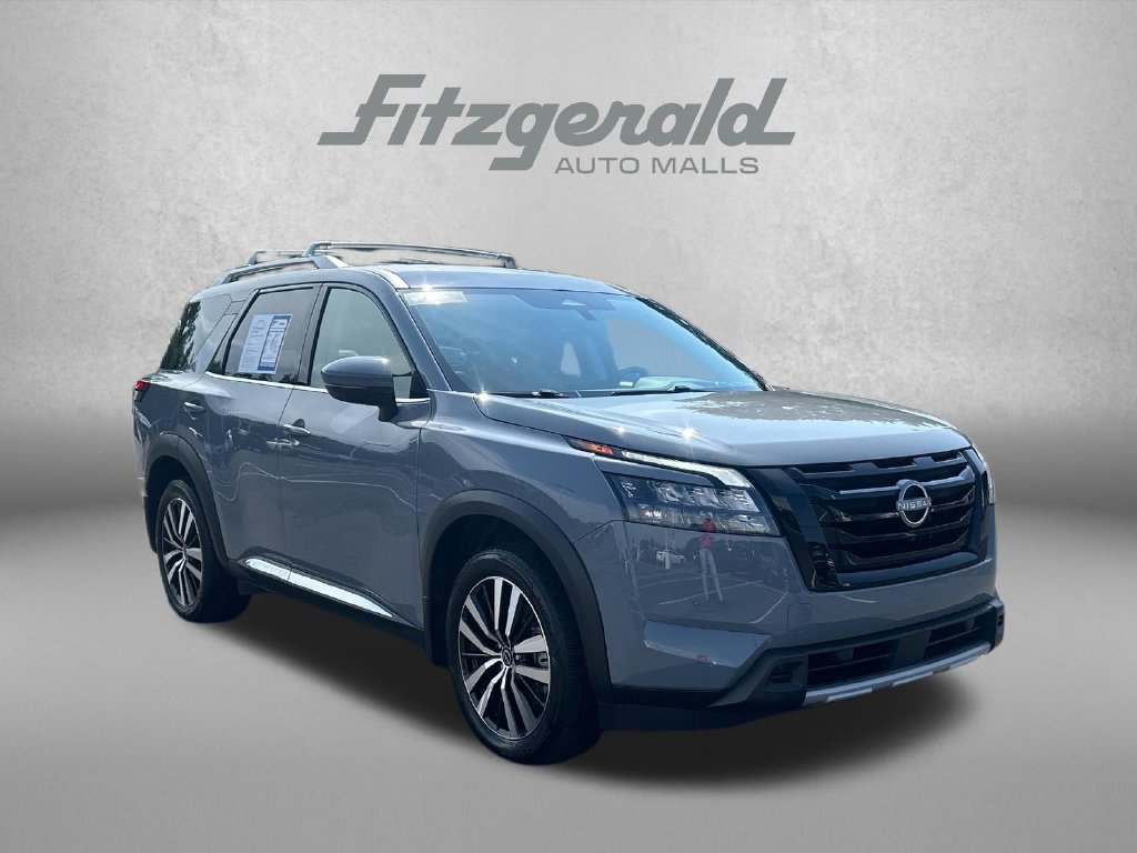 Used 2025 Nissan Pathfinder Platinum w/ Black Appearance Package