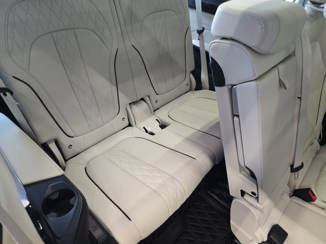 Used 2024 BMW X7 xDrive40i w/ Executive Package AWD/4WD image 16
