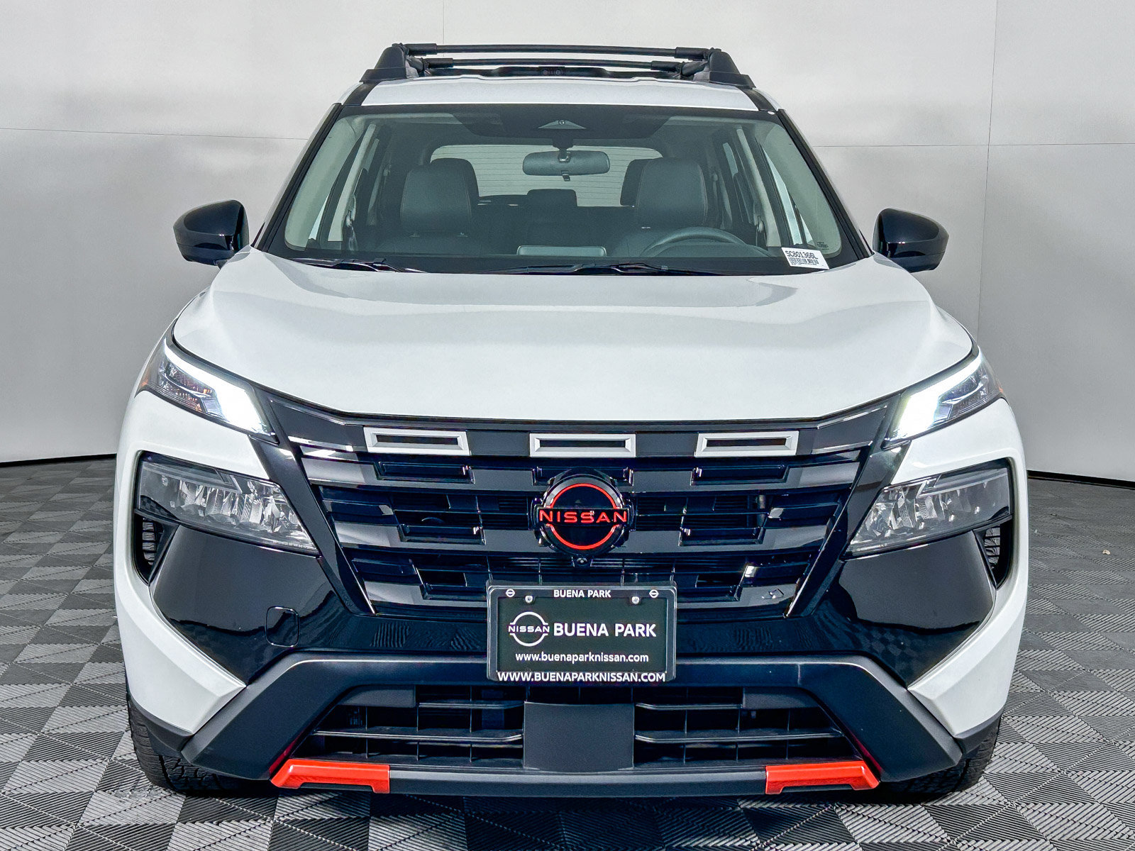 Used 2025 Nissan Rogue SV AWD/4WD image 2