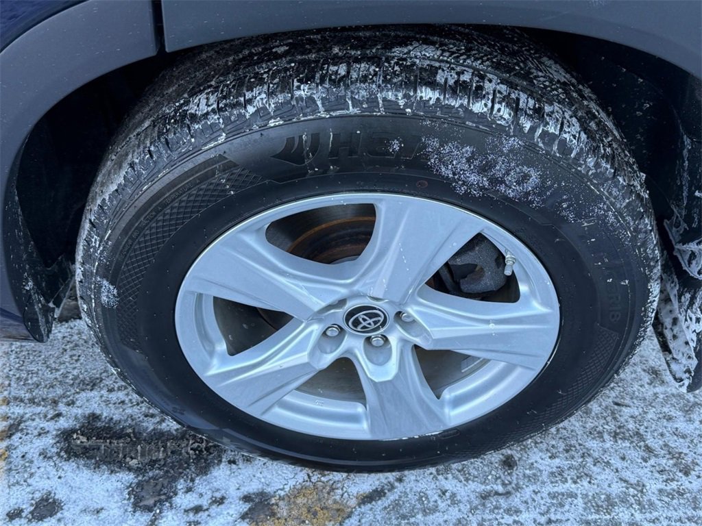 Used 2021 Toyota Highlander LE image 7