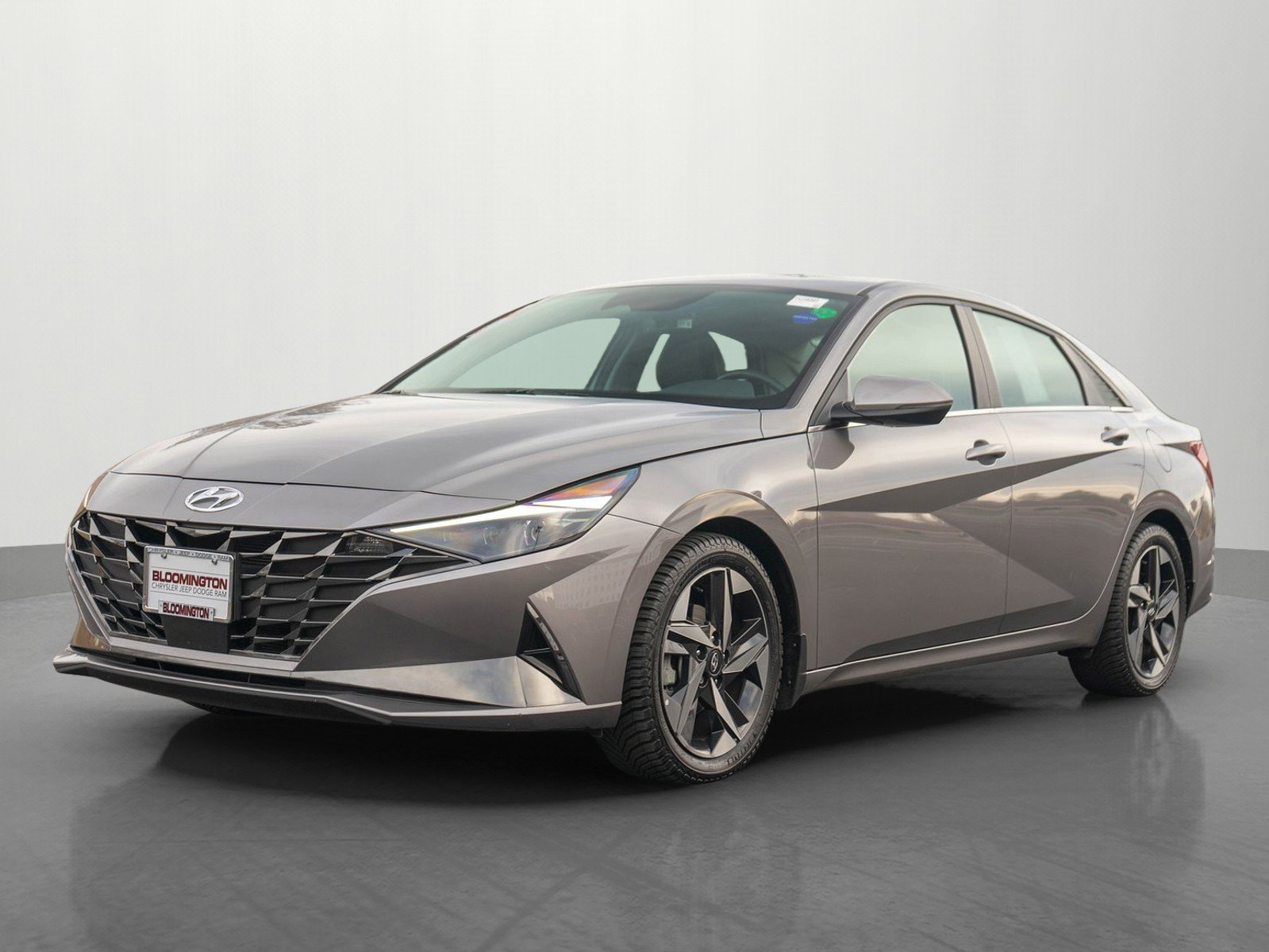 Used 2023 Hyundai Elantra Limited image 3