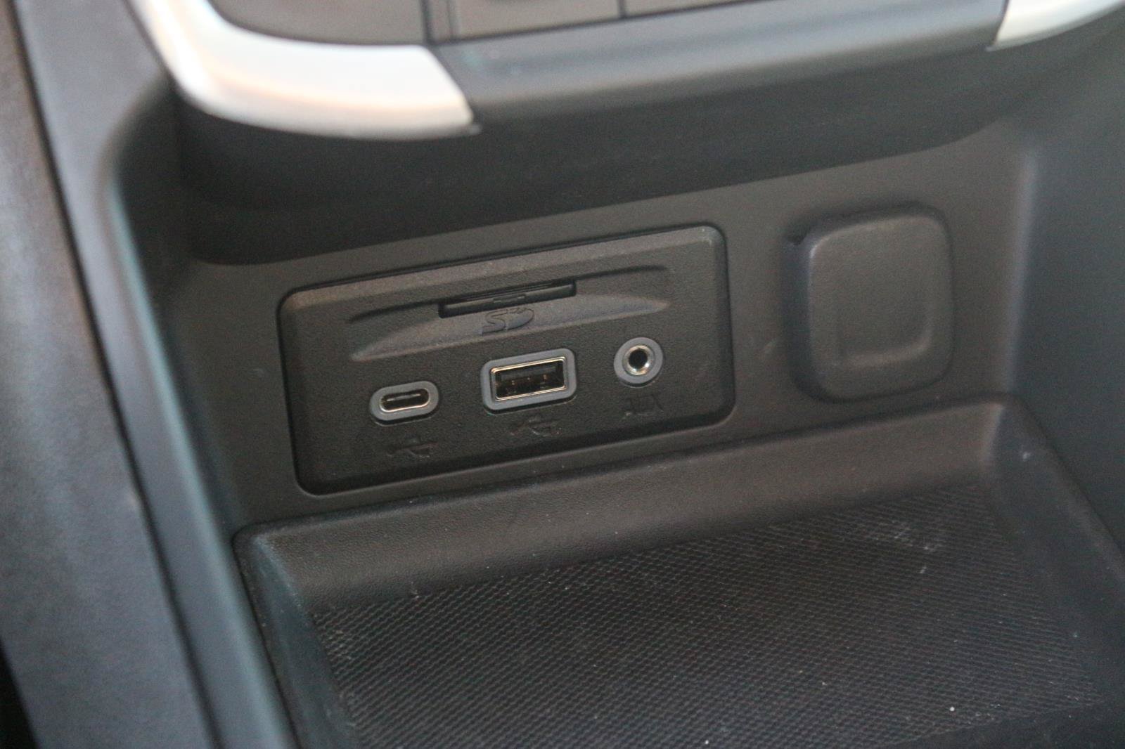 Used 2022 GMC Terrain SLT w/ Infotainment Package II FWD image 32