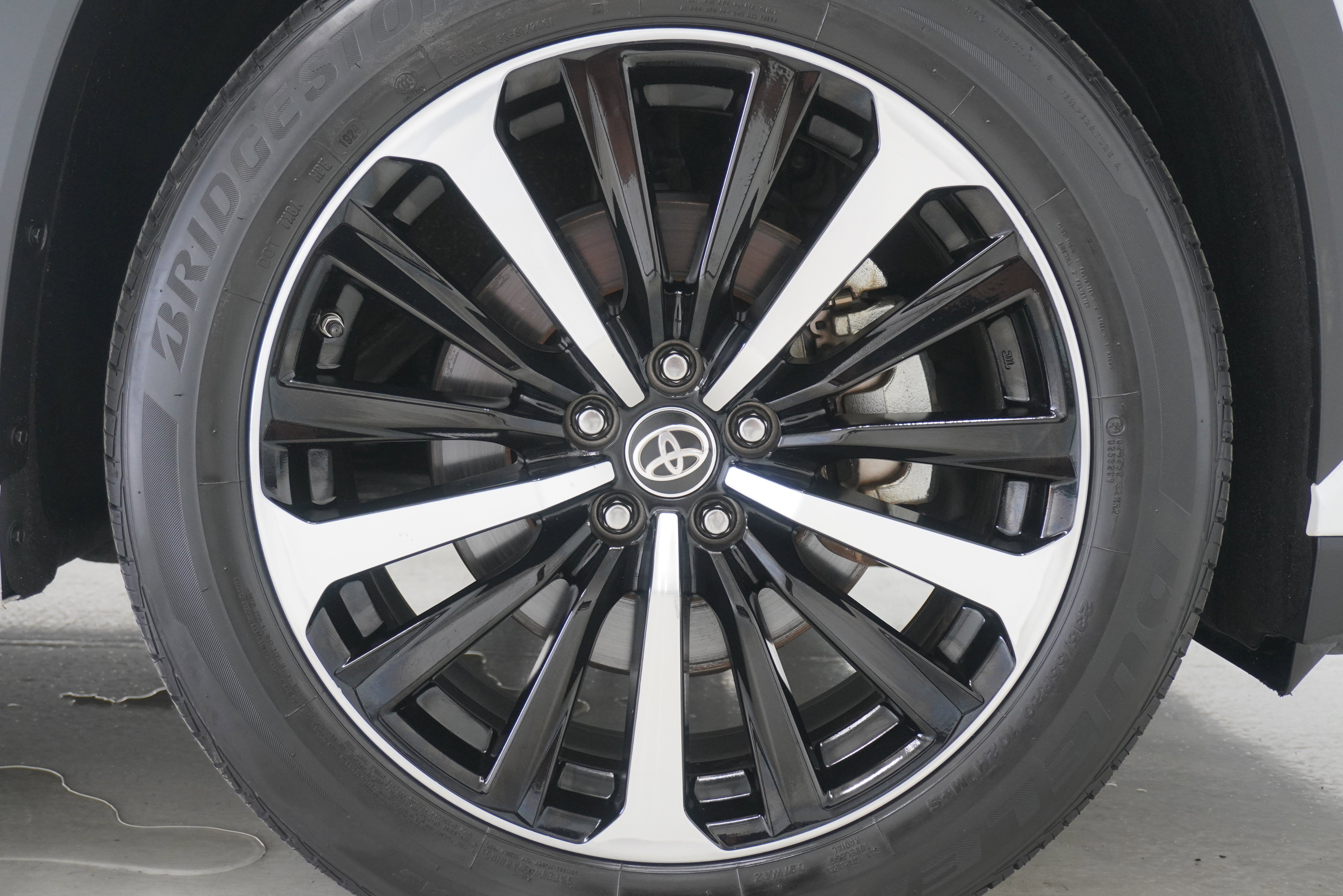 Used 2021 Toyota Highlander XSE AWD/4WD image 30